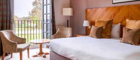 Classic Double or Twin Room | Desk, iron/ironing board, free WiFi, bed sheets