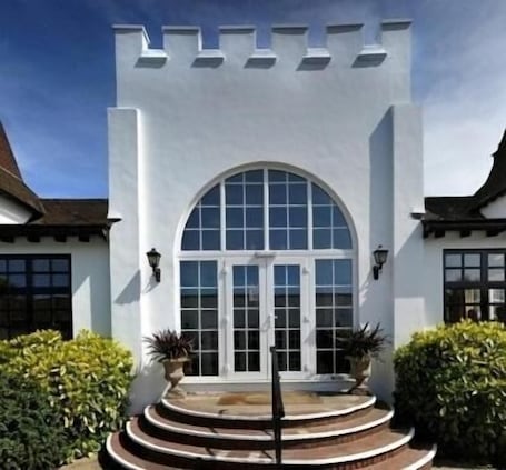 Exterior. Thorpeness Golf Club and Hotel