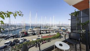 1 bedroom, premium bedding, free minibar, in-room safe