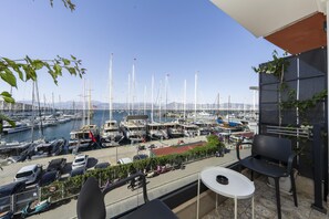 Deluxe-suite - havudsigt | 1 soveværelse, premium-sengetøj, gratis minibar, pengeskab på værelset