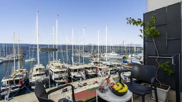 Suíte luxo, vista para a marina | 1 quarto, roupas de cama premium, frigobar (abastecido com itens grátis)
