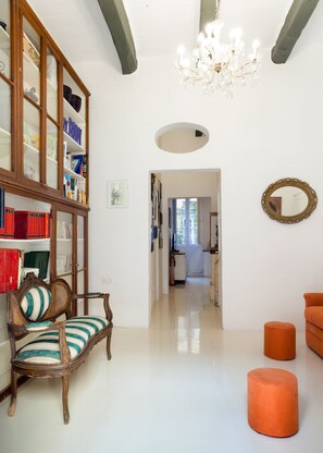Apartment, Courtyard View (n° 1) | Living area | Smart TV - Your Apartment Malta (Floriana)