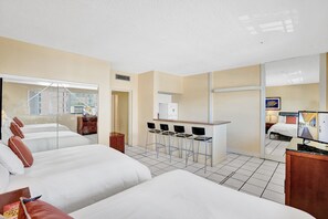 Departamento (1 Bedroom) | Área de sala de estar | Smart TV de 32 pulgadas con canales por cable y televisión