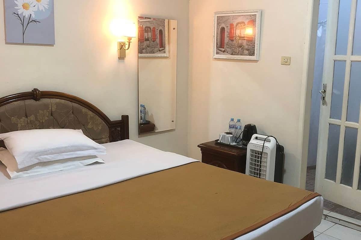 Standard Room | Free WiFi, bed sheets