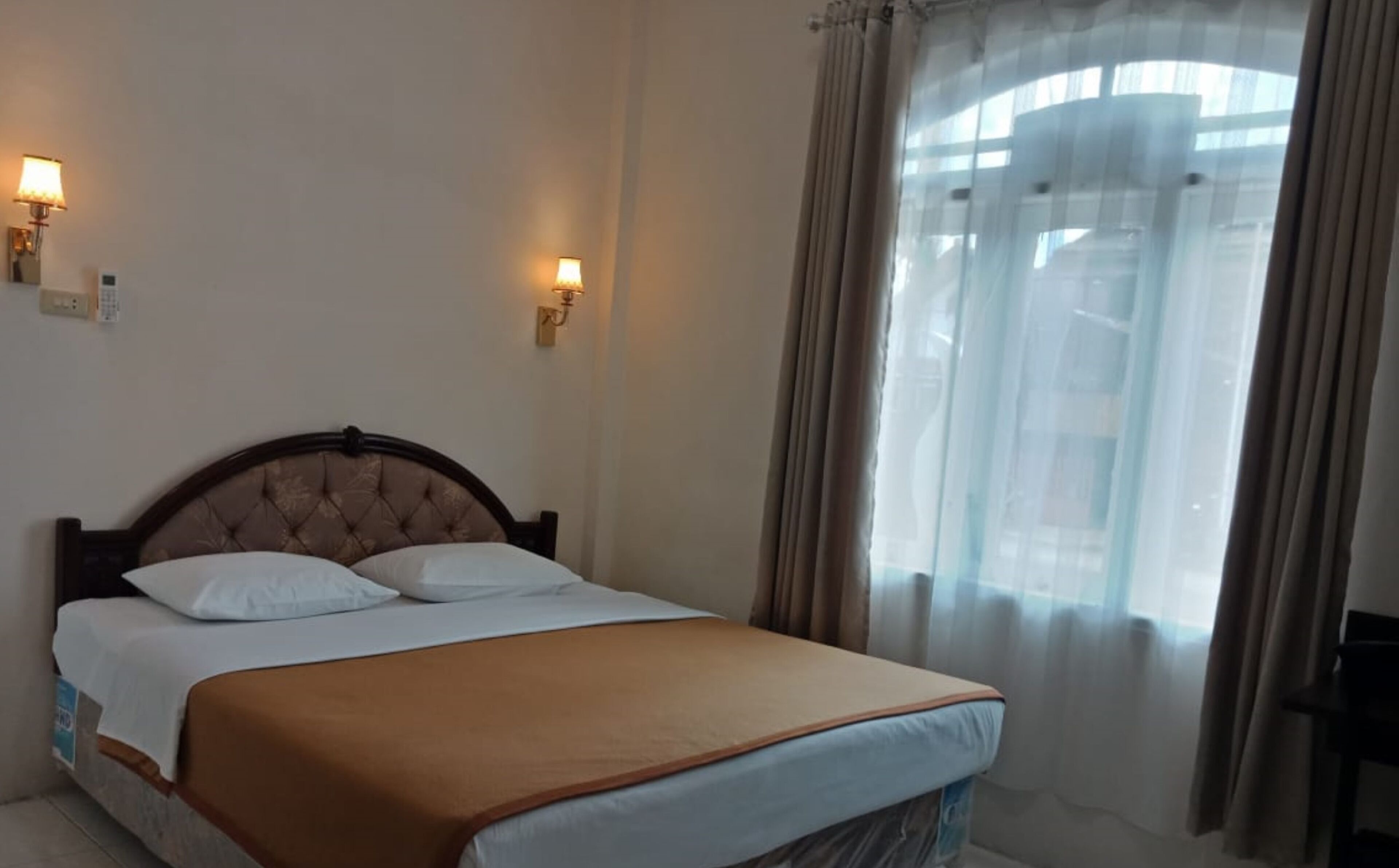 Free WiFi, bed sheets