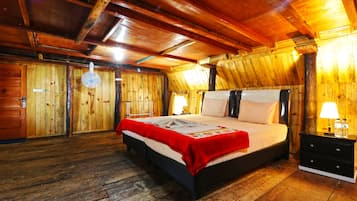 Traditional Room | 2 bedrooms, desk