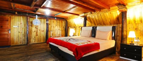 Traditional Room | 2 bedrooms, desk