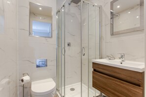 Ensemble baignoire-douche