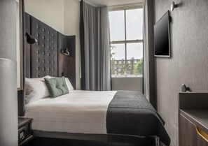 Cosy Double with Window