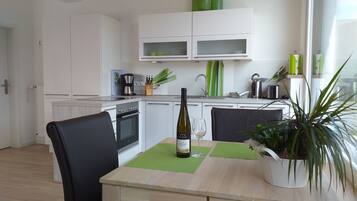 Kühlschrank, Ofen, Herdplatte, Geschirrspüler