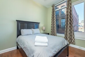 4 chambres, fer et planche à repasser, lit de bébé portatif, Wi-Fi