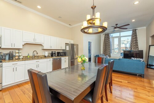 Heart of AVL - Twin Downtown Flats + 2 Free Parking