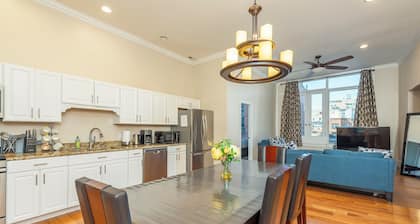 Heart of AVL - Twin Downtown Flats + 2 Free Parking