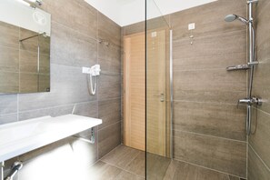 Suite, Meerblick | Badezimmer | Dusche, Haartrockner, Handtücher, Seife