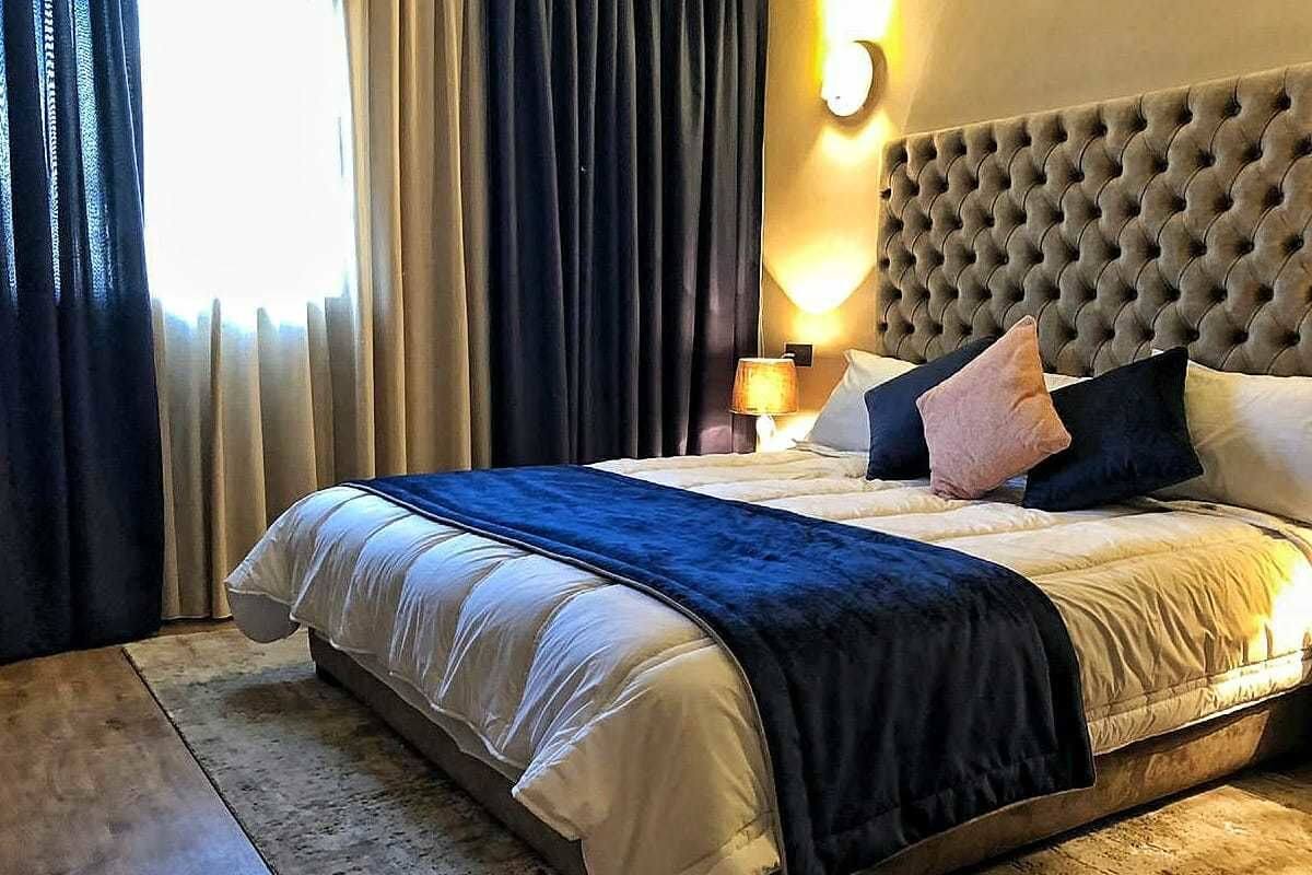 Apartamento, 3 habitaciones | 3 dormitorios, cortinas opacas, tabla de planchar con plancha