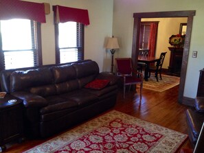 Smart TV, fireplace, DVD player, books