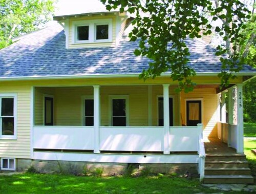 Great place to stay, close to downtown, very private, and lots of amenities!