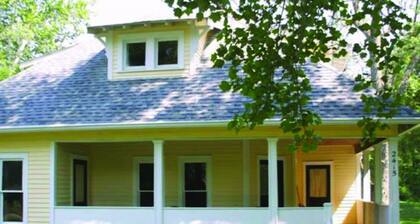 Great place to stay, close to downtown, very private, and lots of amenities!