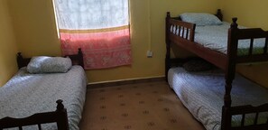 2 habitaciones, tabla de planchar con plancha, wifi y ropa de cama 
