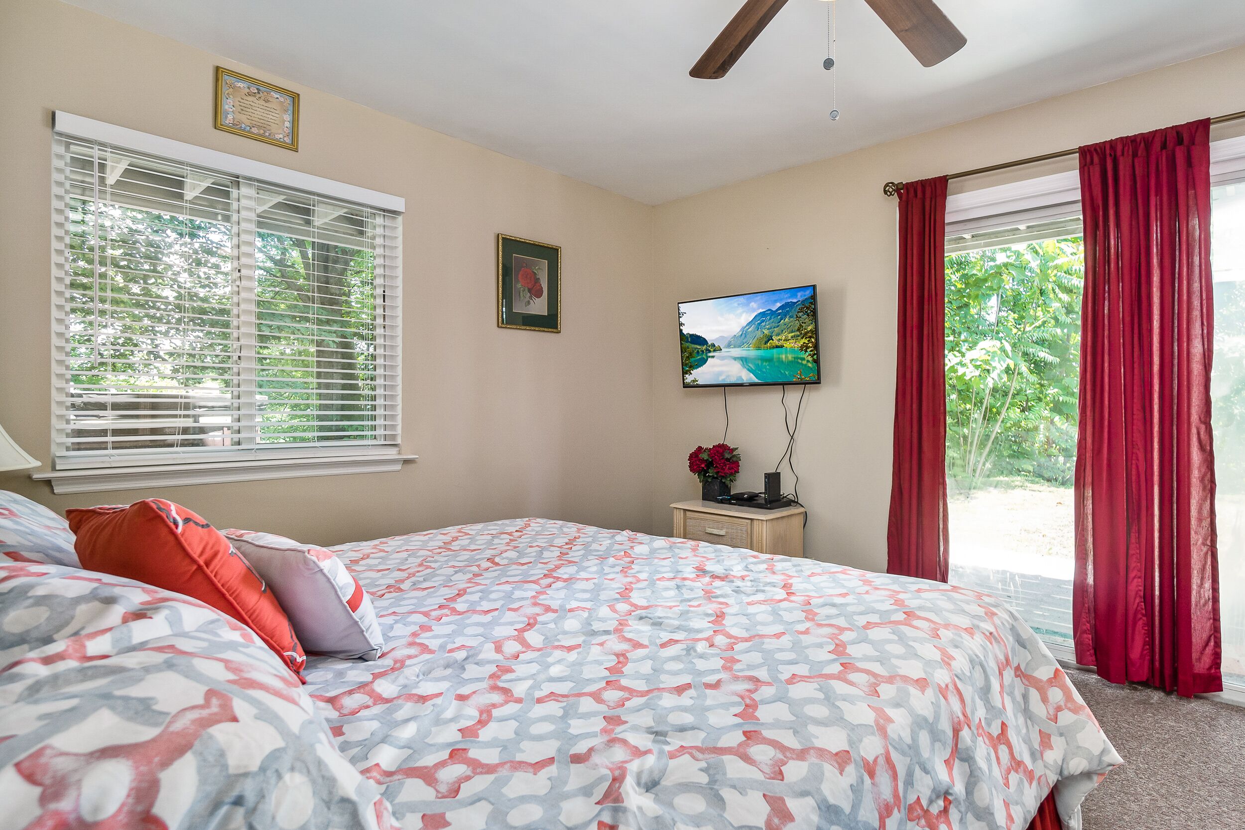 4 bedrooms, internet, bed sheets