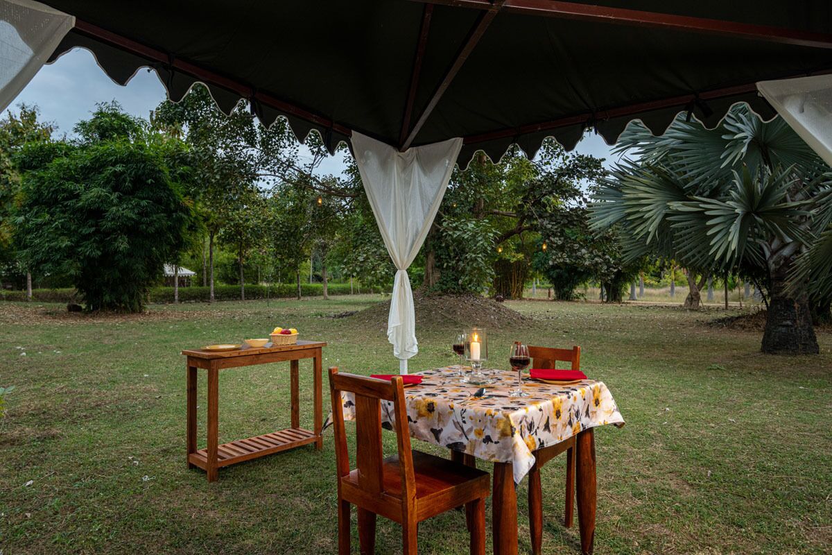 Tempat makan pasangan