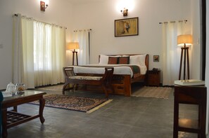 2 bedrooms, in-room safe, laptop workspace, soundproofing - Soulacia Hotel and Resort (Bichhiya)