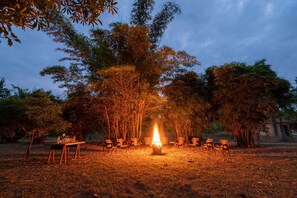 Outdoor dining - Soulacia Hotel and Resort (Bichhiya)