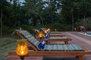 حمّام سباحة خارجي موسمي