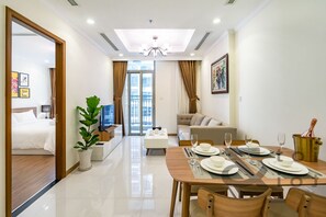 2 bedrooms, iron/ironing board, free WiFi, bed sheets