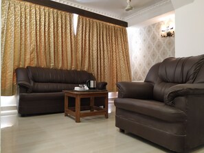 Elite Suite | In-room dining