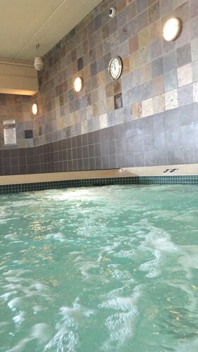 DEBE PERMANECER espacio muy grande