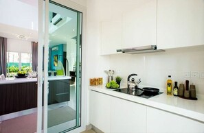Private kitchen - Luxury 3BR+1 Resort House w Pool @ Nadyne Gardens, ParkCity Hanoi (Hanoi)