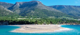 Luxury Catamaran Lagoon 42, islands from Dubrovnik to Split, AC & Generator