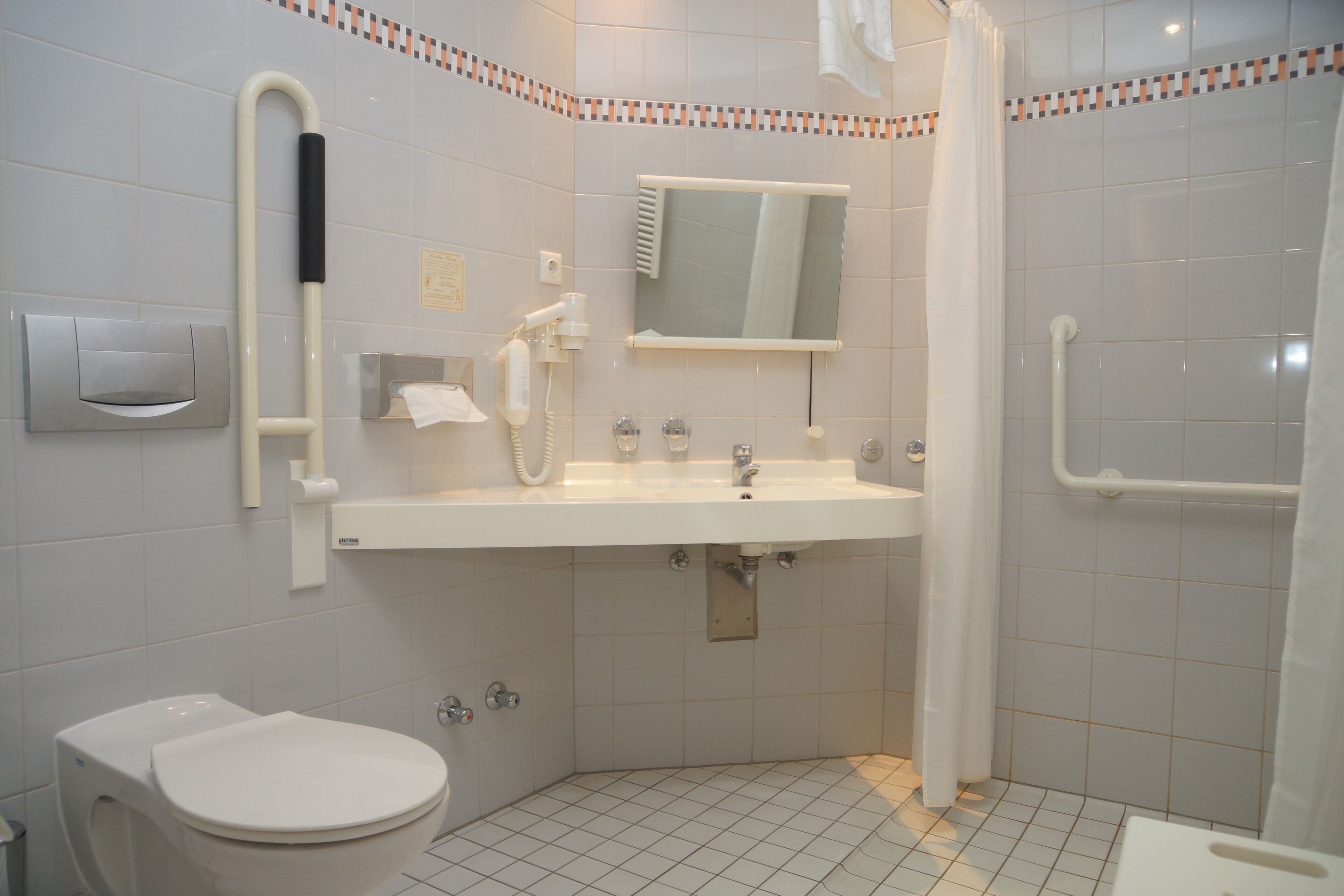 Habitación doble superior | Baño | Regadera, secadora de cabello, toallas, jabón 