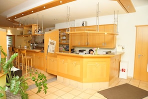Reception - Warias Hotel & Restaurant (Braunsbedra)