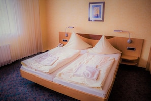 Classic Double Room | 1 bedroom, in-room safe, individually furnished, desk - Warias Hotel & Restaurant (Braunsbedra)