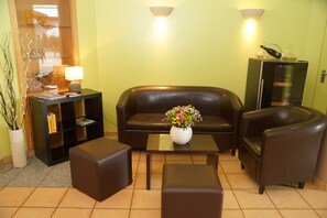 Reception - Warias Hotel & Restaurant (Braunsbedra)