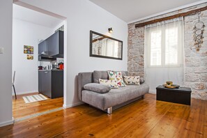 Apartment Mare Monte with Sea view | Woonruimte | Een flatscreentelevisie