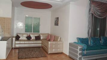 Apartemen | Area keluarga | TV layar datar