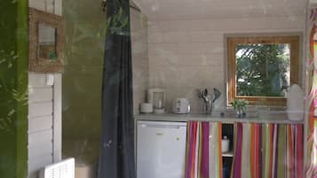 Chalet (4 places) | Private kitchen | Fridge, stovetop, coffee/tea maker, electric kettle