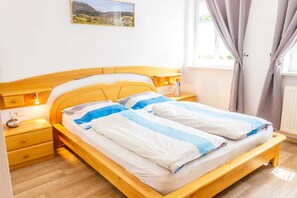 Double Room | 1 bedroom, individually decorated, individually furnished, desk - Domaine Sylvie Fahrer & Fils (Saint-Hippolyte)