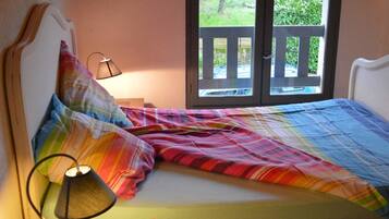 Free cribs/infant beds, WiFi