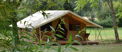 Zelt | Blick auf den Garten