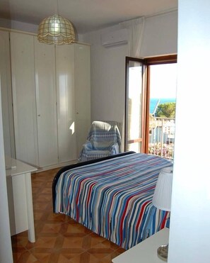 Deluxe Double Room, 1 Queen Bed, Sea View | 1 bedroom, minibar, blackout drapes, rollaway beds - B&B Il Faro (Bonifati)