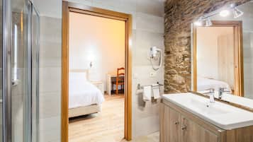 Comfort Double Room, Accessible, Mountain View (LAMPAZA) | Bathroom | Towels