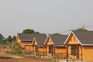 書桌、筆電工作空間、免費無線上網、床單