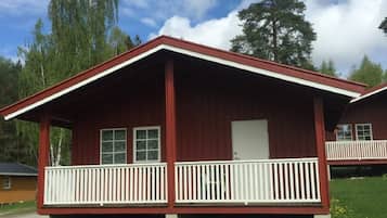 Hytte, 1 soverom | Barnesenger, wi-fi (inkludert), sengetøy og rullestolvennlig