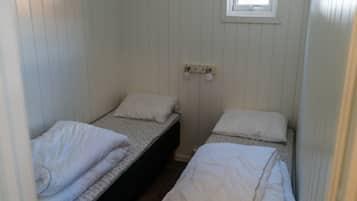 Cabin, 2 Bedrooms | Cots/infant beds, free WiFi, bed sheets, wheelchair access