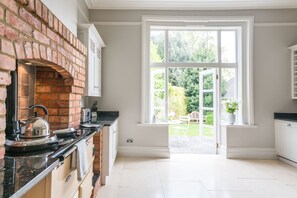 Tägliches inbegriffenes nach Wunsch zubereitetes Frühstück