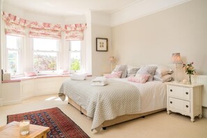 Individually decorated, individually furnished, free WiFi, bed sheets - The Firs (Bath)